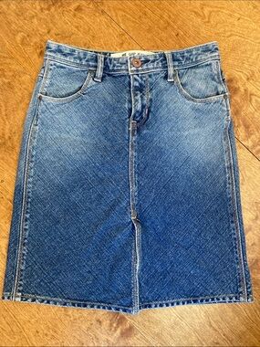 GAP Cute Blue Jean skirt, Denim Skirt, with pockets.